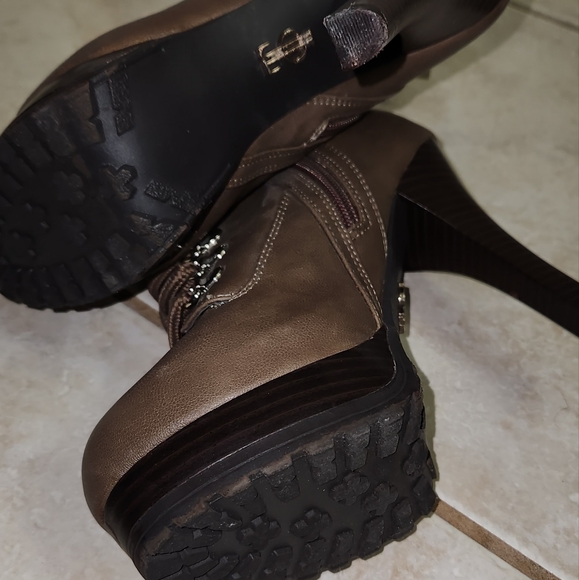 JLO platform ankle boot - Picture 9 of 12